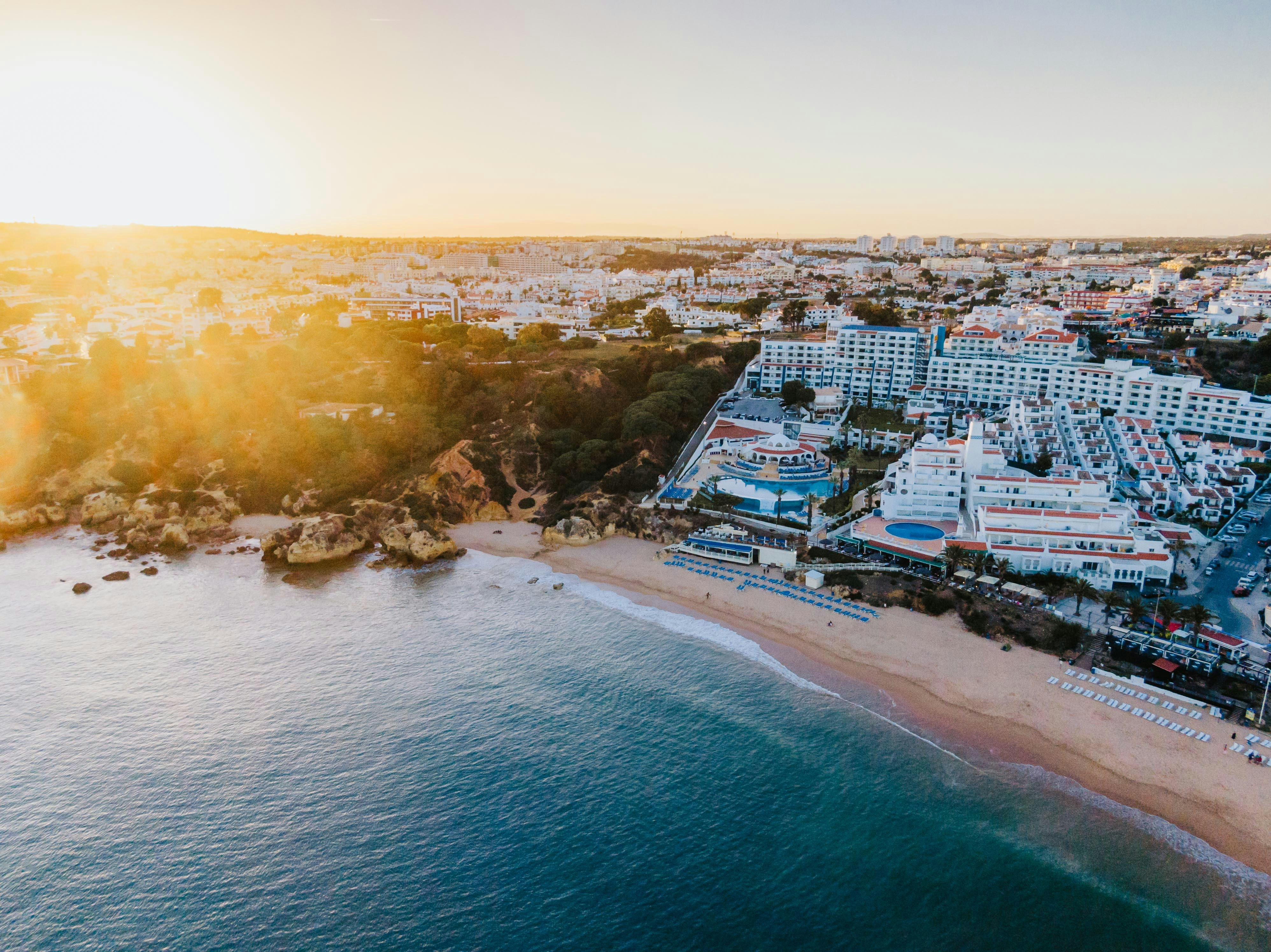 Mercado imobiliário do Algarve em outubro de 2025 - Destacando-se num ano recorde