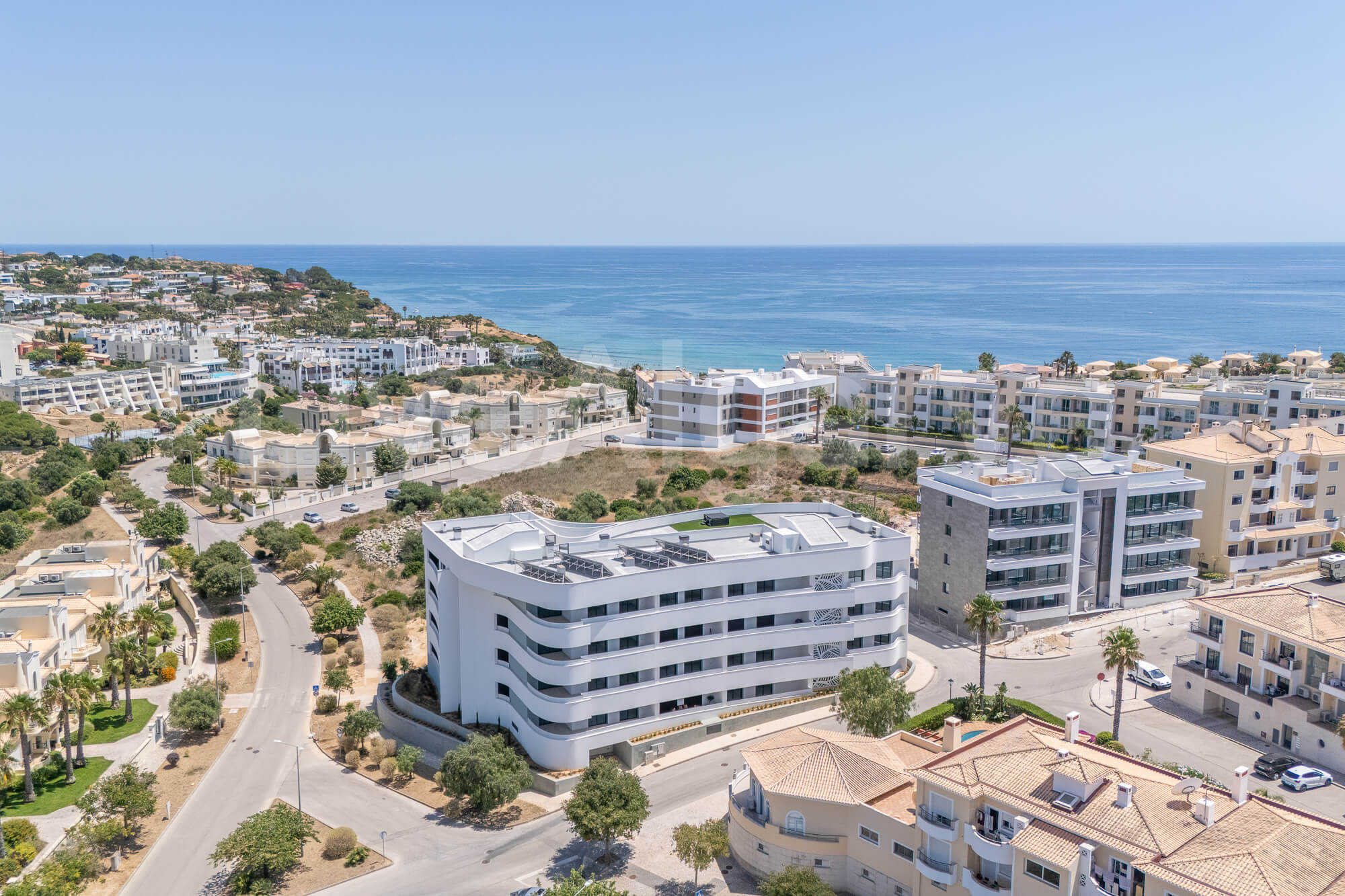 LUXURY | New Built Ultra-Modern T2 Apartments for Sale at Porto de Mós – Lagos
