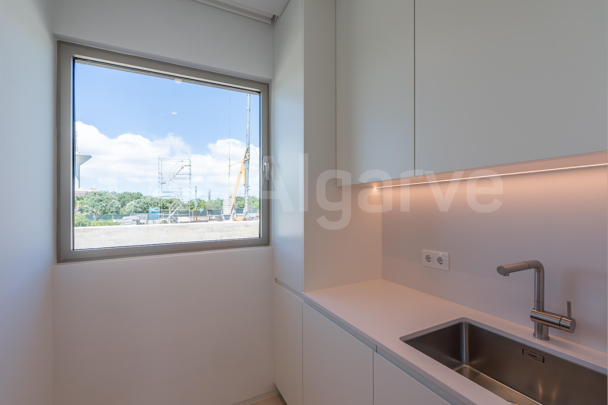 PLUZ | Striking Luxury T3 & T4 Villas at Monte de Lemos, Praia da Luz for Sale