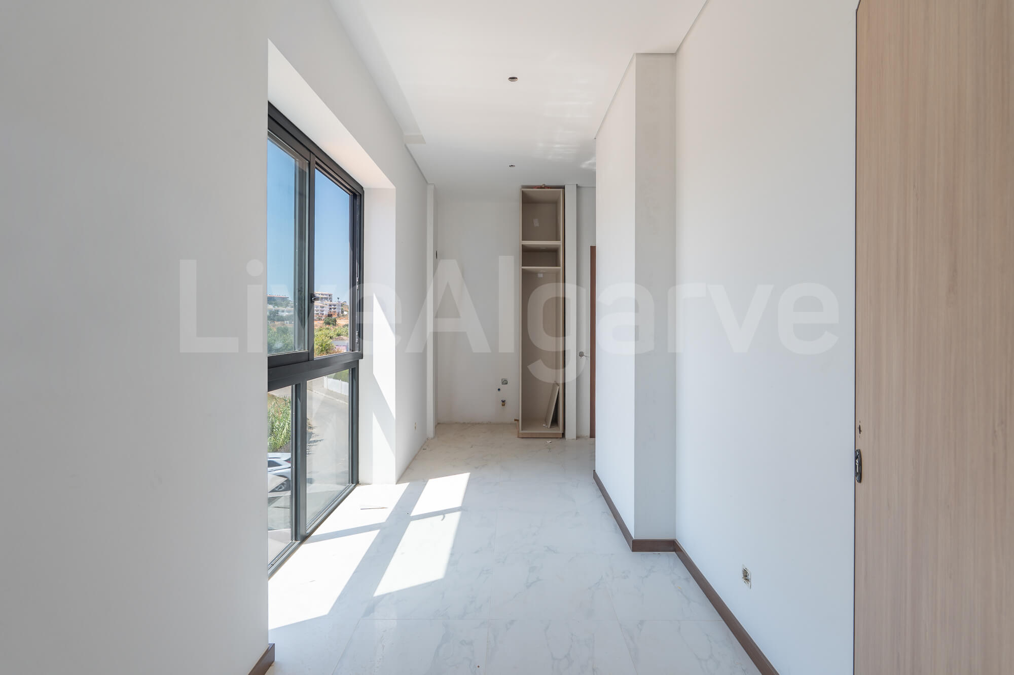 SLEEK MODERN T2+1 APARTMENTS AT MEIA PRAIA FOR SALE - LAGOS