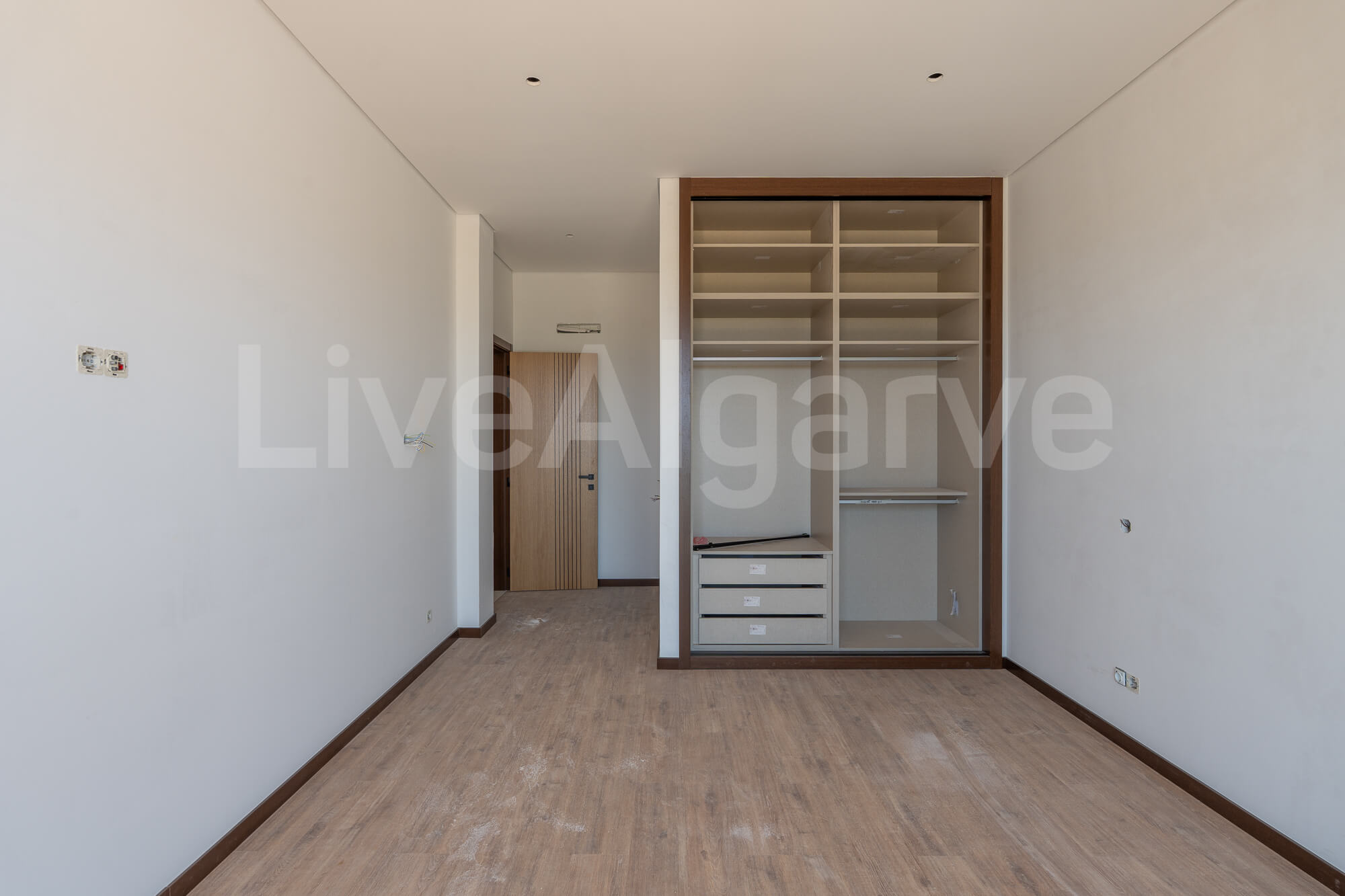 SLEEK MODERN T2+1 APARTMENTS AT MEIA PRAIA FOR SALE - LAGOS