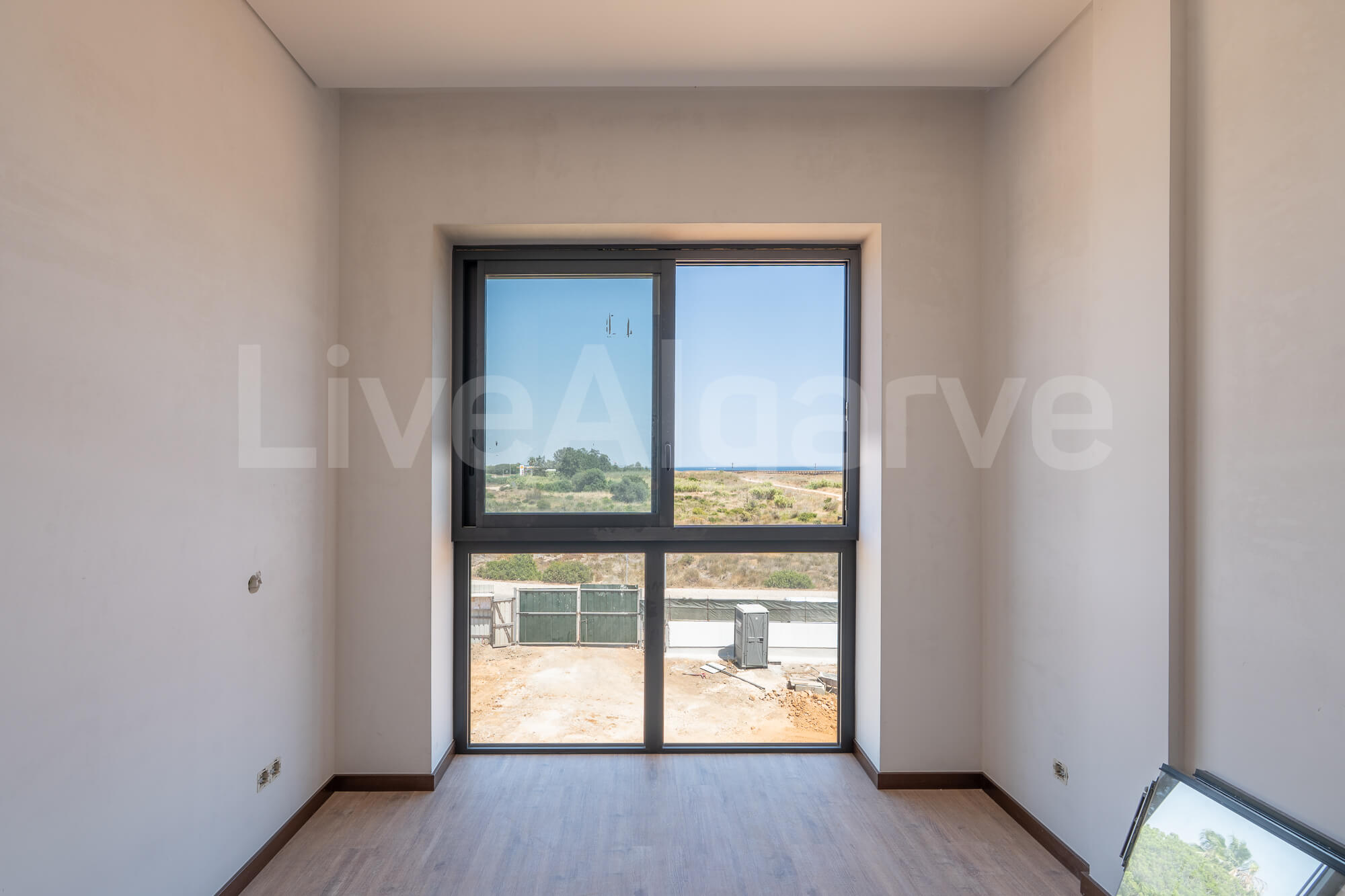 SLEEK MODERN T2+1 APARTMENTS AT MEIA PRAIA FOR SALE - LAGOS