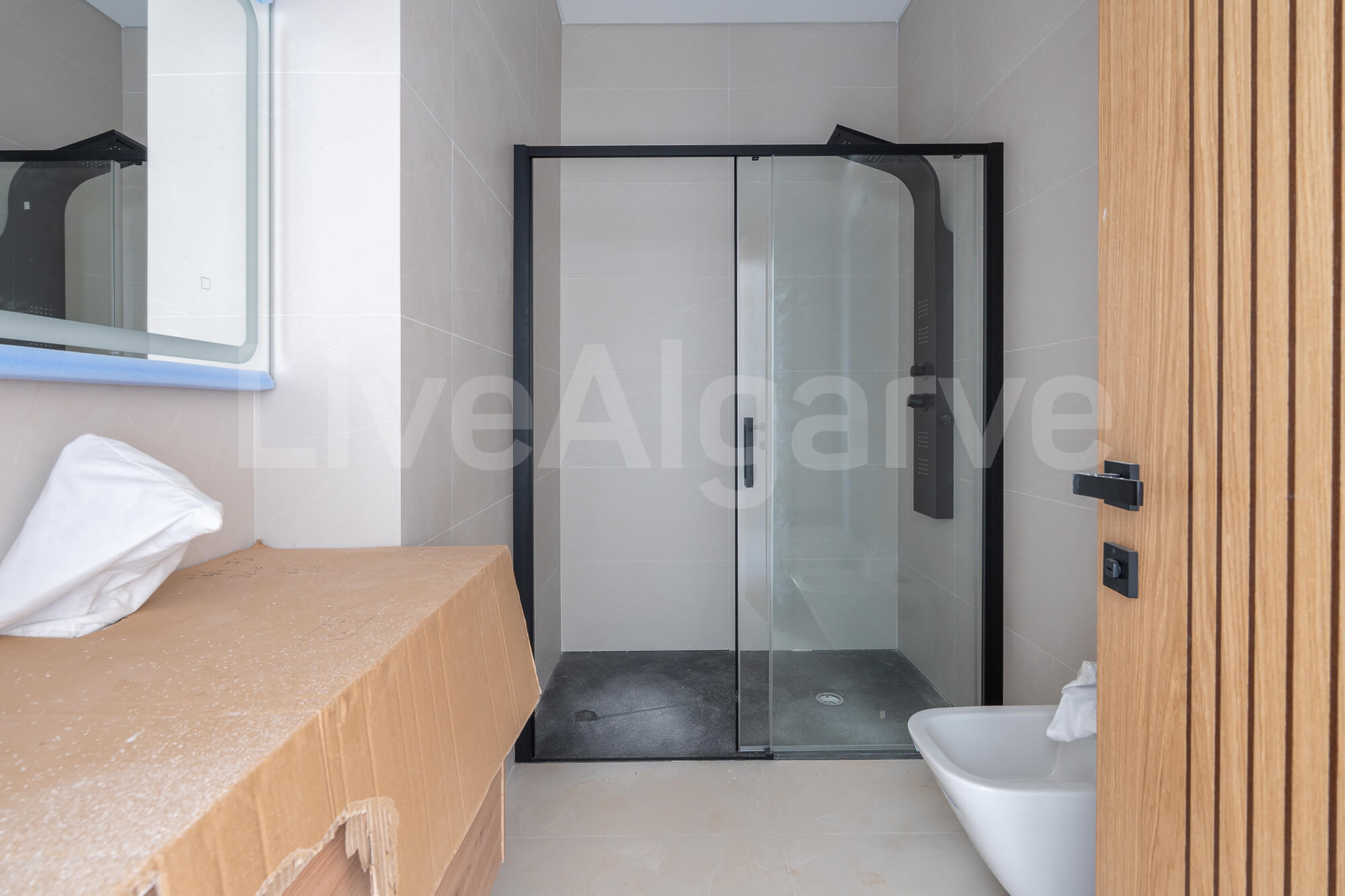 SLEEK MODERN T2+1 APARTMENTS AT MEIA PRAIA FOR SALE - LAGOS
