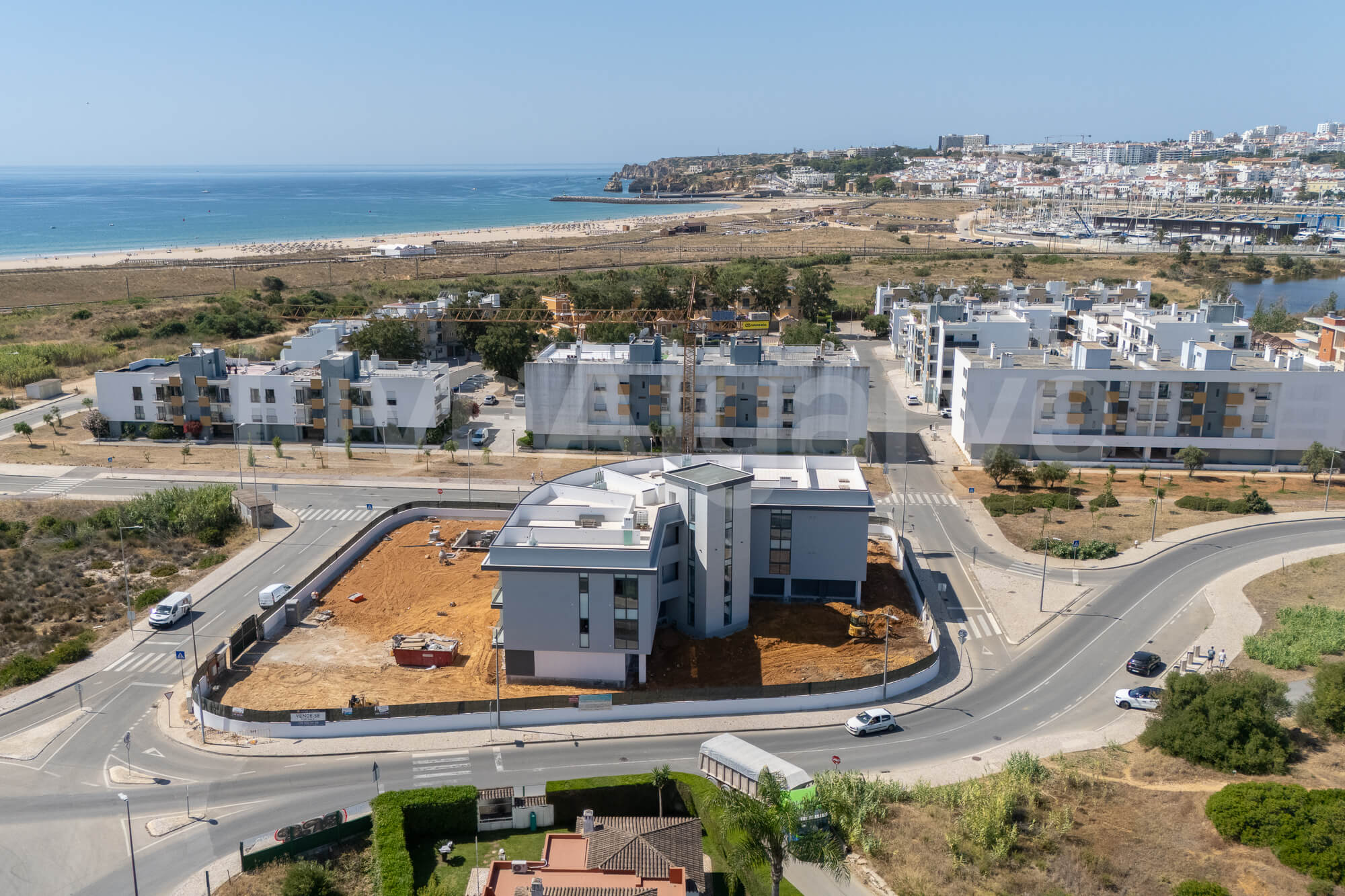 SLEEK MODERN T2+1 APARTMENTS AT MEIA PRAIA FOR SALE - LAGOS