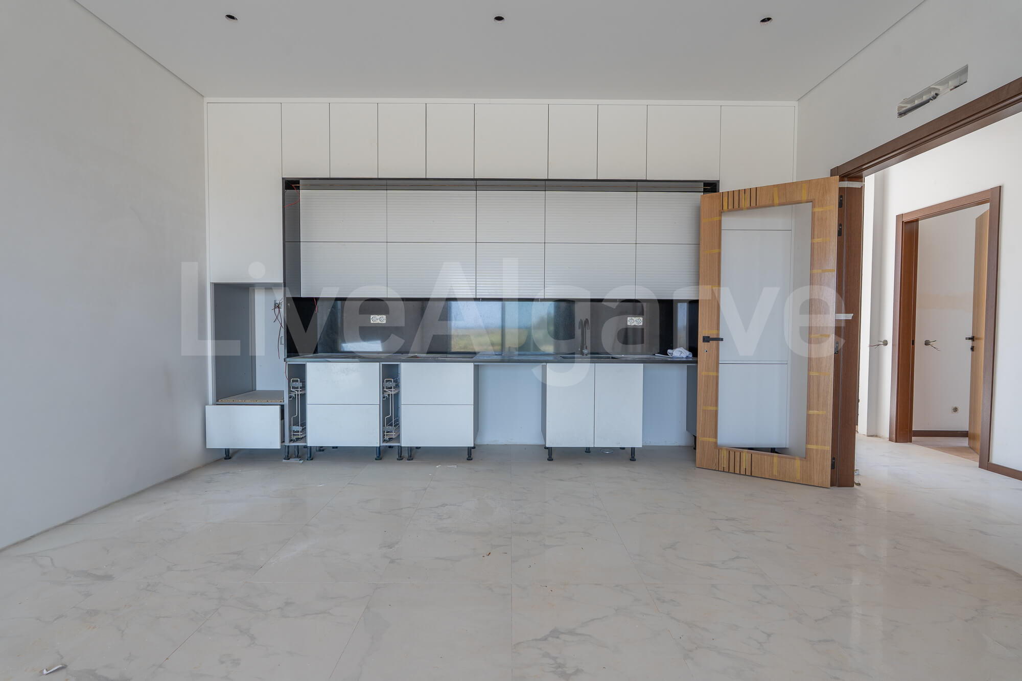 SLEEK MODERN T2+1 APARTMENTS AT MEIA PRAIA FOR SALE - LAGOS