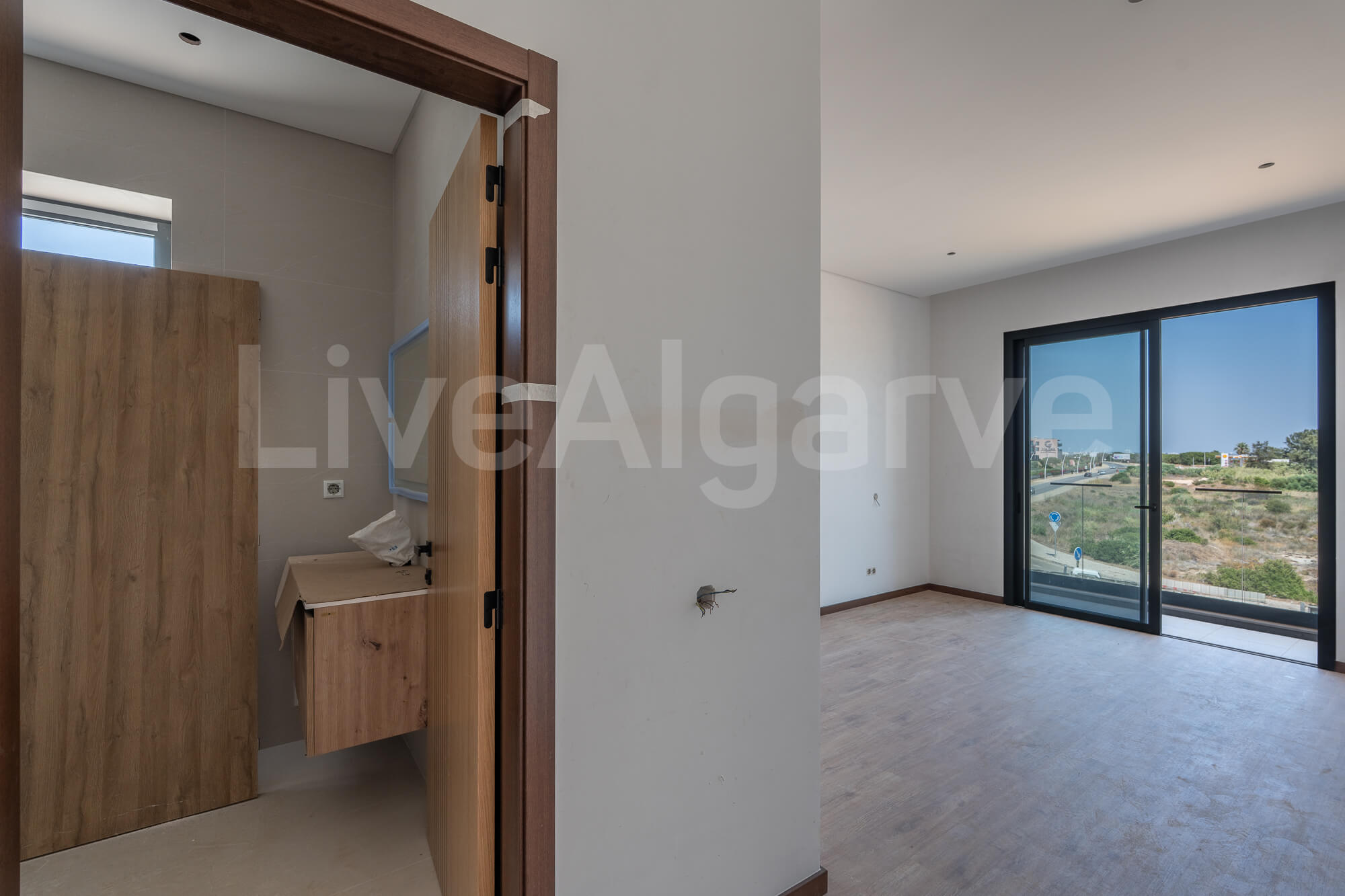 SLEEK MODERN T2+1 APARTMENTS AT MEIA PRAIA FOR SALE - LAGOS