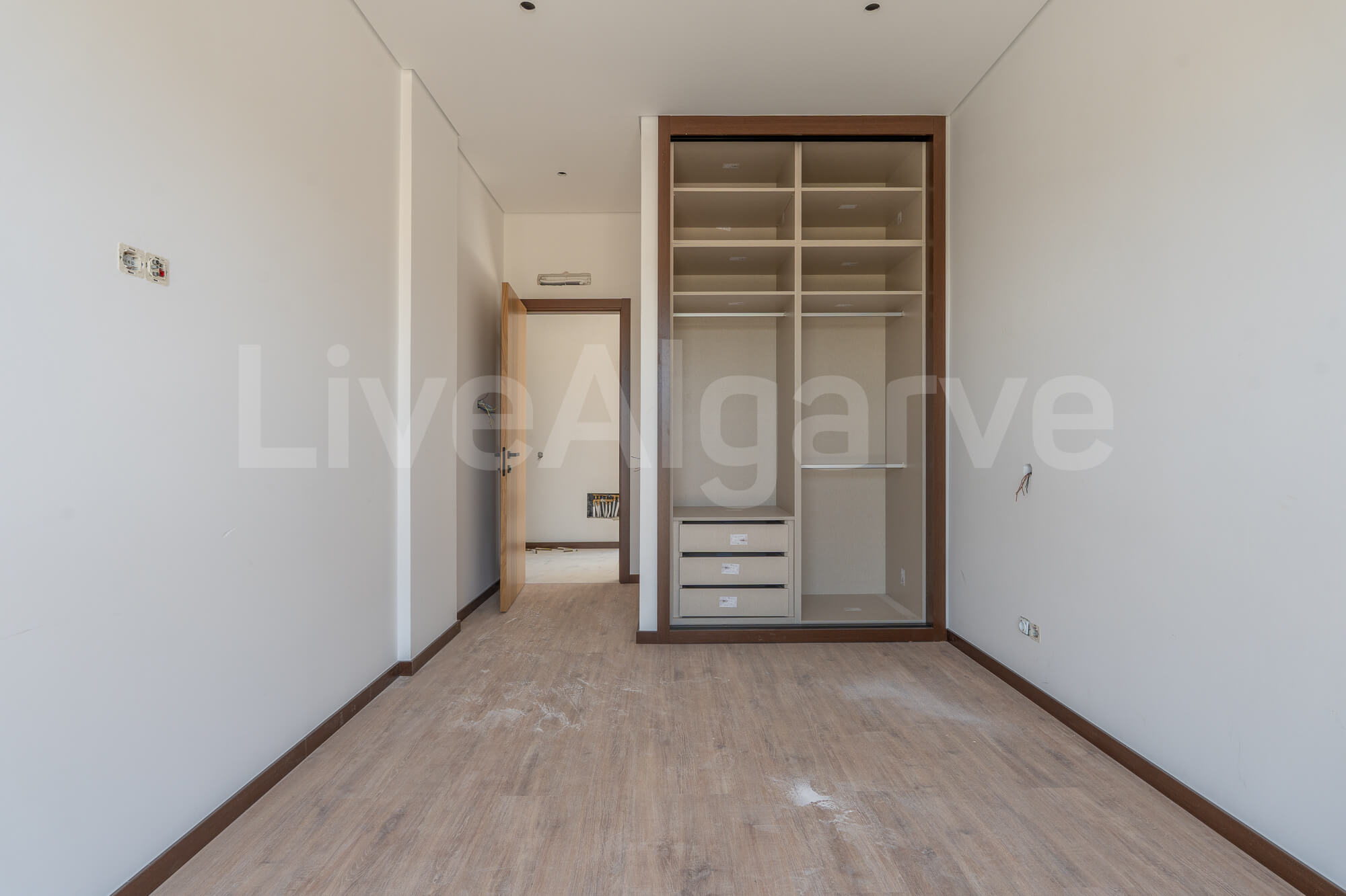 SLEEK MODERN T2+1 APARTMENTS AT MEIA PRAIA FOR SALE - LAGOS