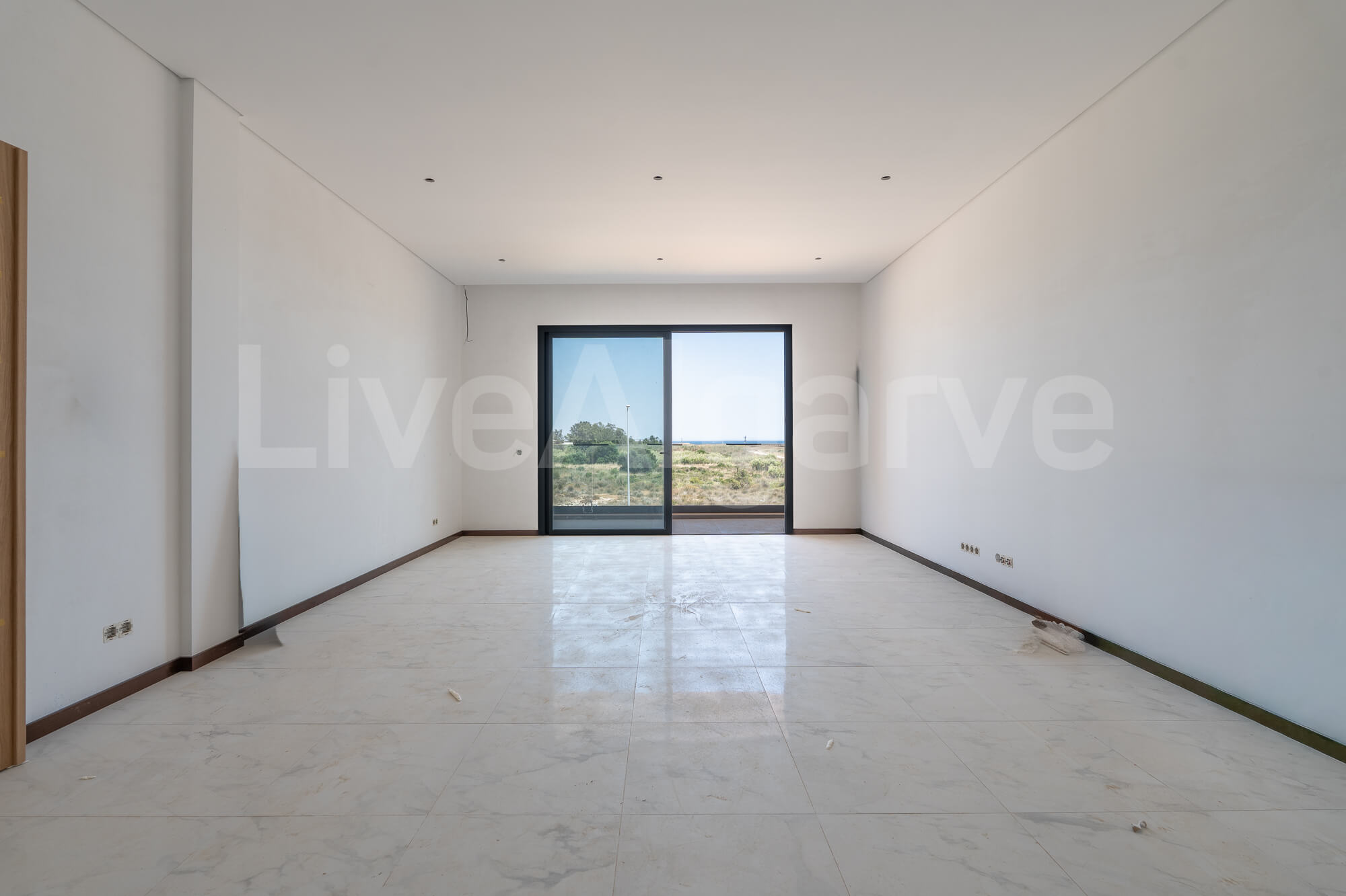 SLEEK MODERN T2+1 APARTMENTS AT MEIA PRAIA FOR SALE - LAGOS