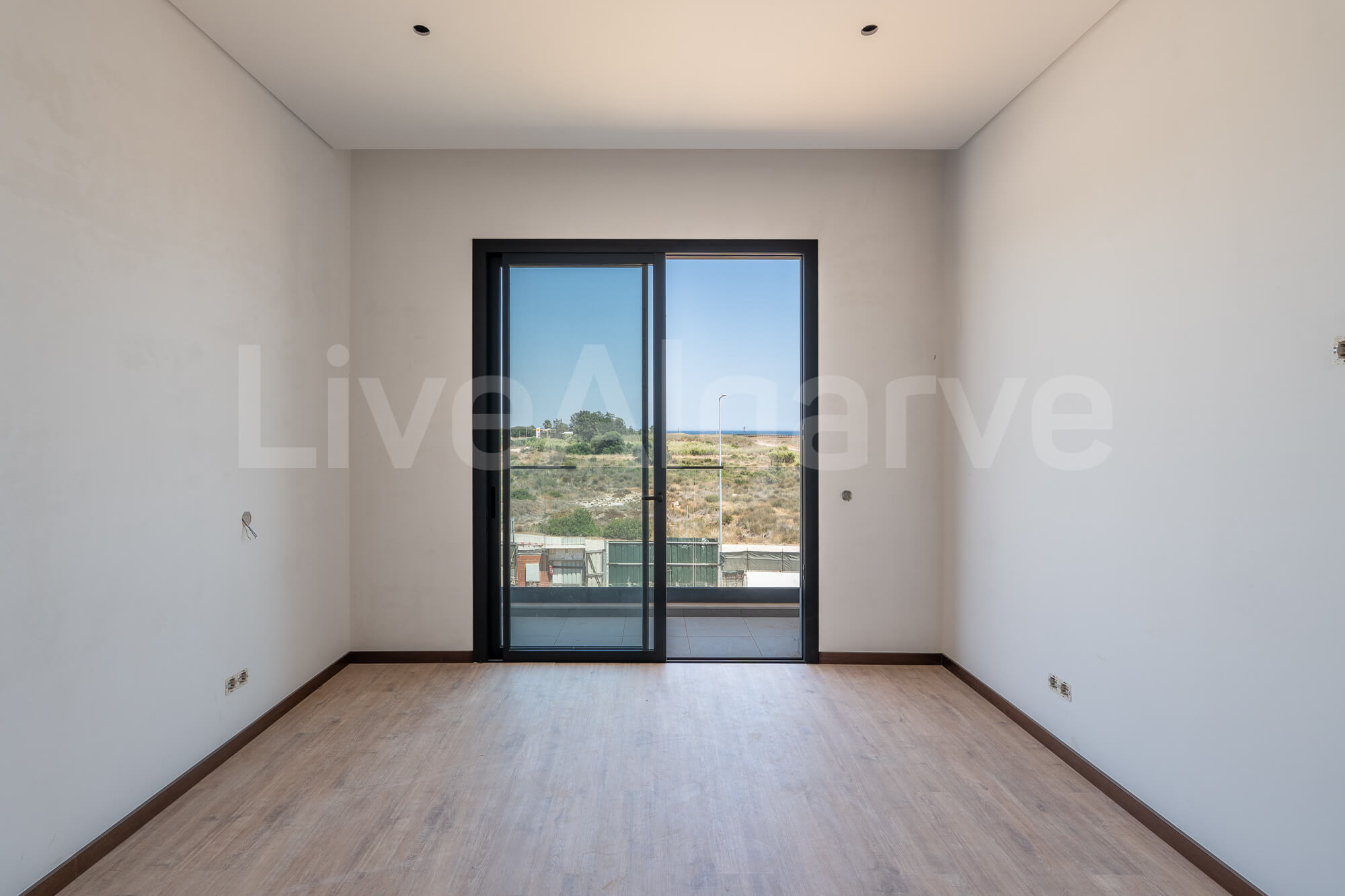 SLEEK MODERN T2+1 APARTMENTS AT MEIA PRAIA FOR SALE - LAGOS