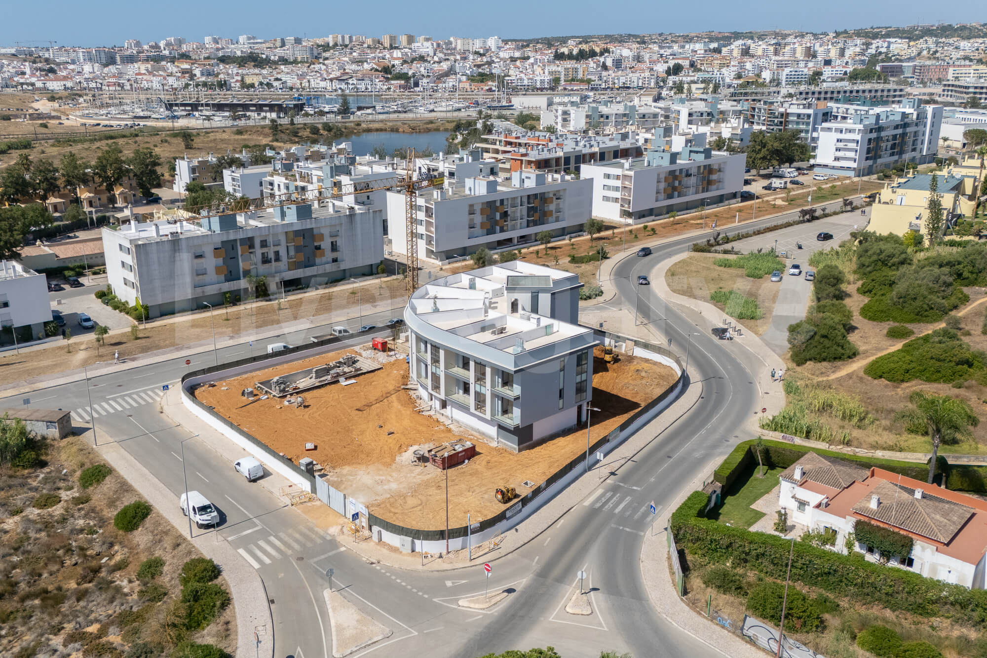 SLEEK MODERN T2+1 APARTMENTS AT MEIA PRAIA FOR SALE - LAGOS