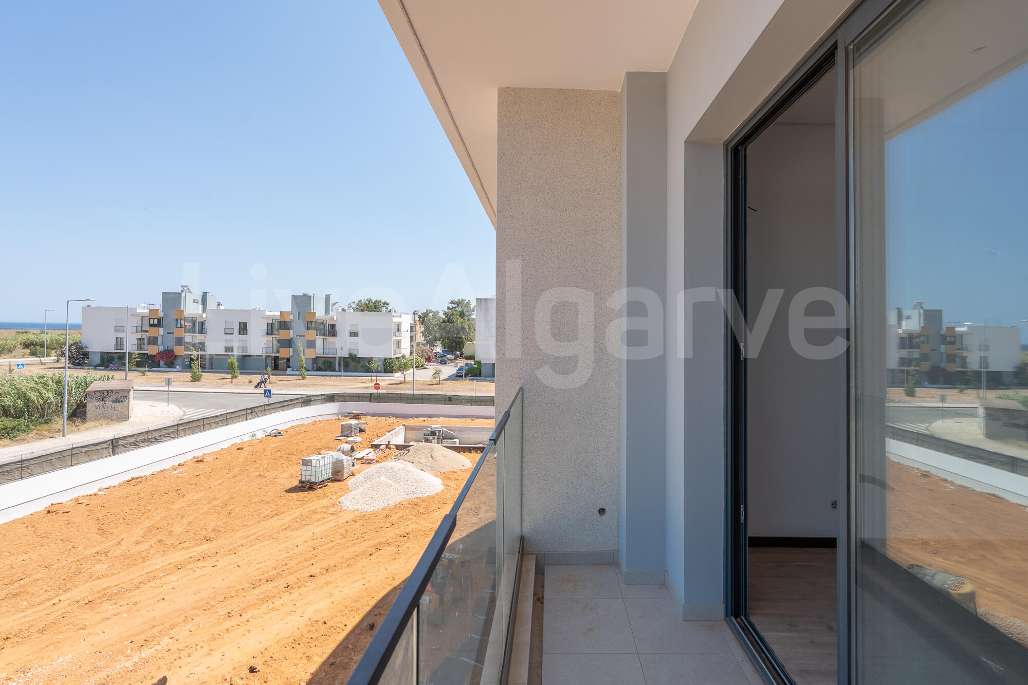 SLEEK MODERN T2+1 APARTMENTS AT MEIA PRAIA FOR SALE - LAGOS