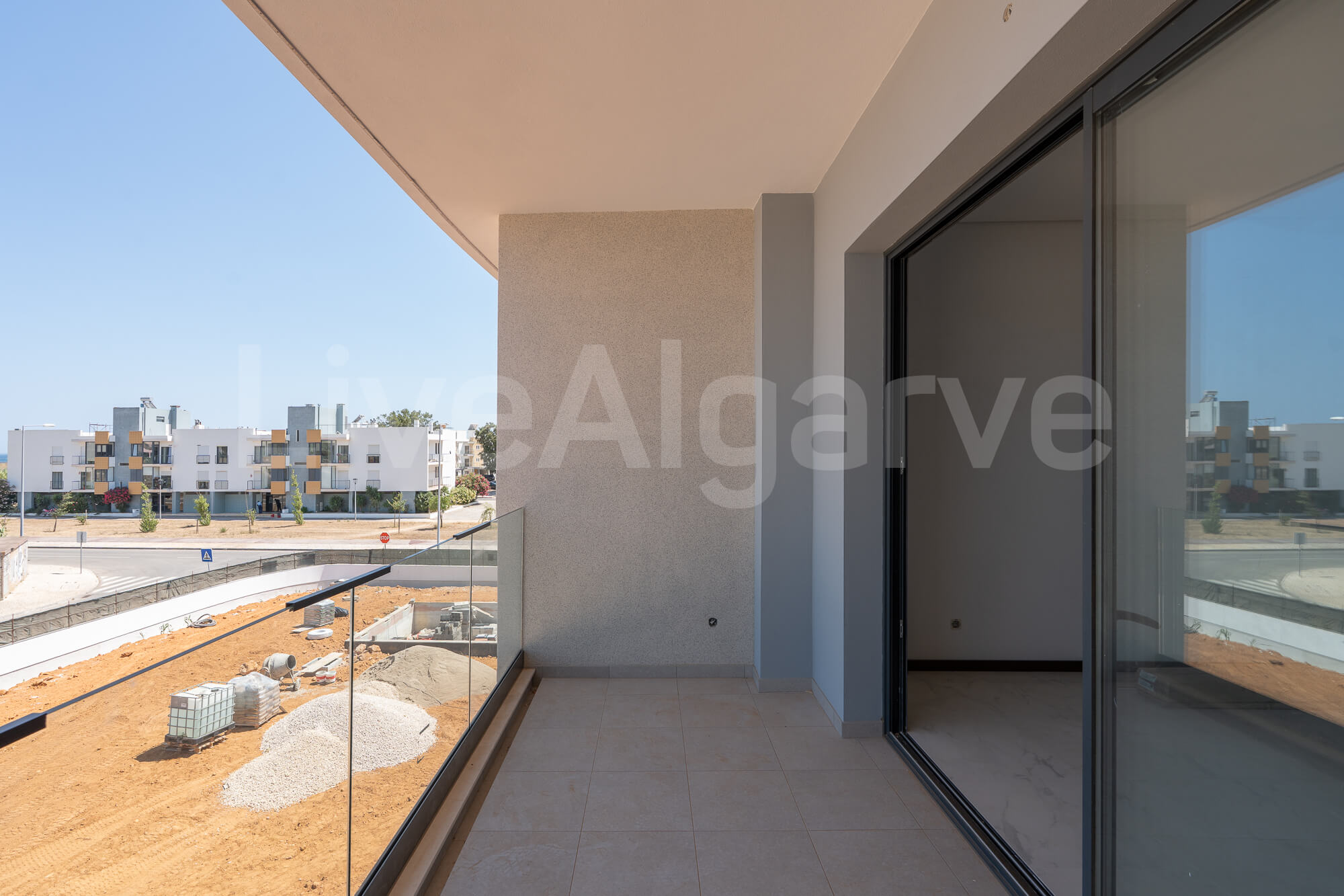 SLEEK MODERN T2+1 APARTMENTS AT MEIA PRAIA FOR SALE - LAGOS