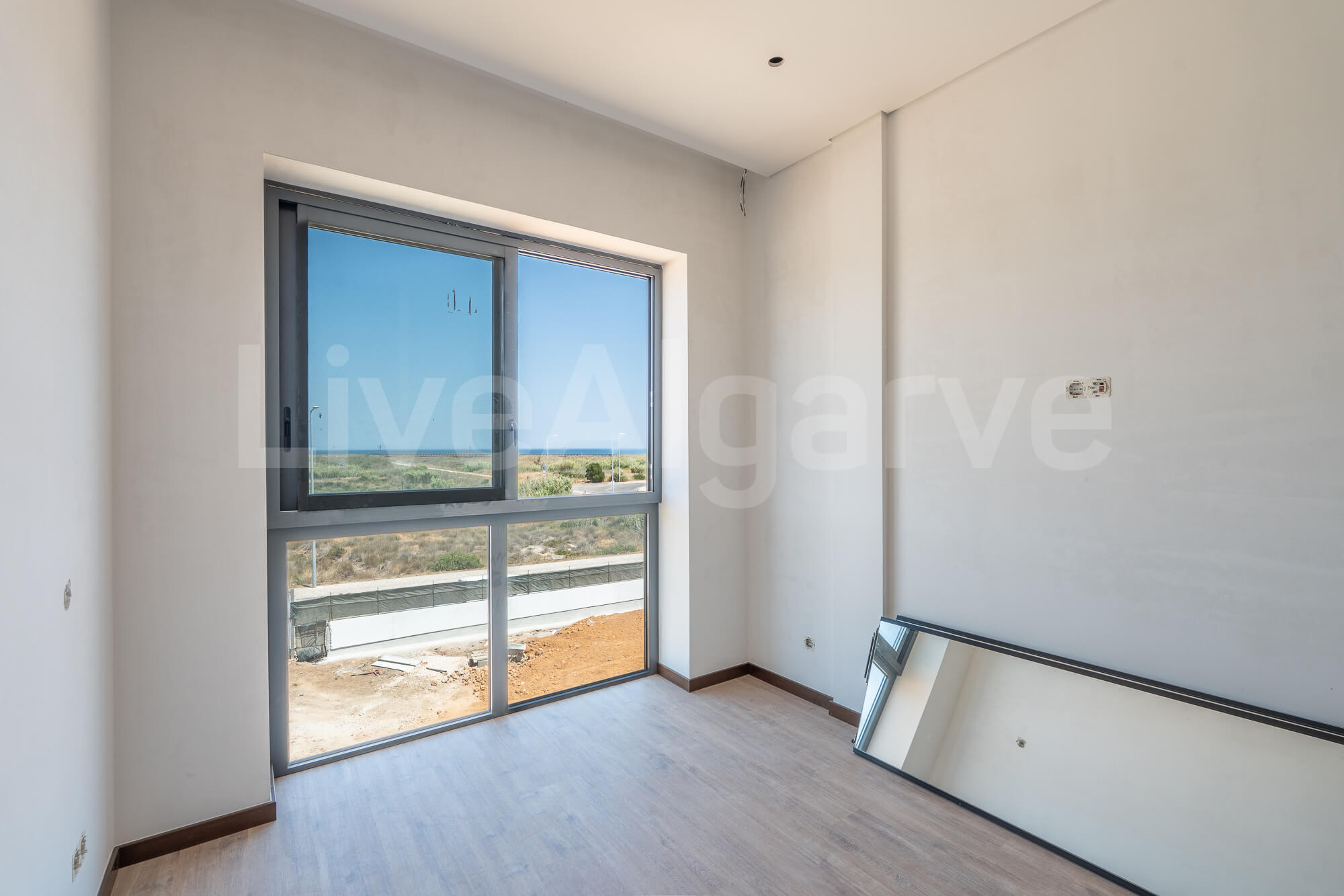SLEEK MODERN T2+1 APARTMENTS AT MEIA PRAIA FOR SALE - LAGOS