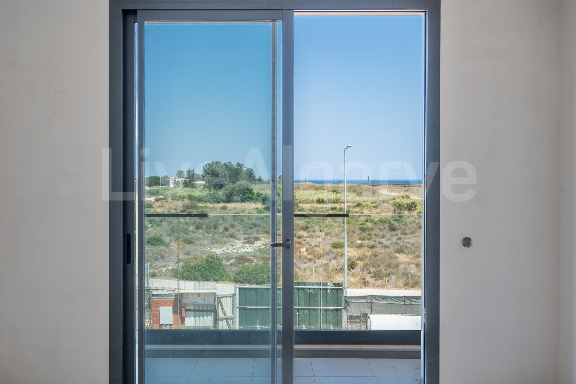 SLEEK MODERN T2+1 APARTMENTS AT MEIA PRAIA FOR SALE - LAGOS
