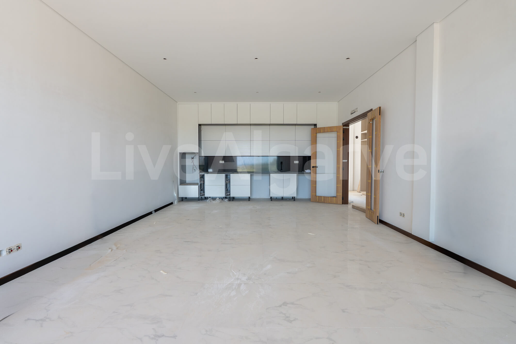 SLEEK MODERN T2+1 APARTMENTS AT MEIA PRAIA FOR SALE - LAGOS