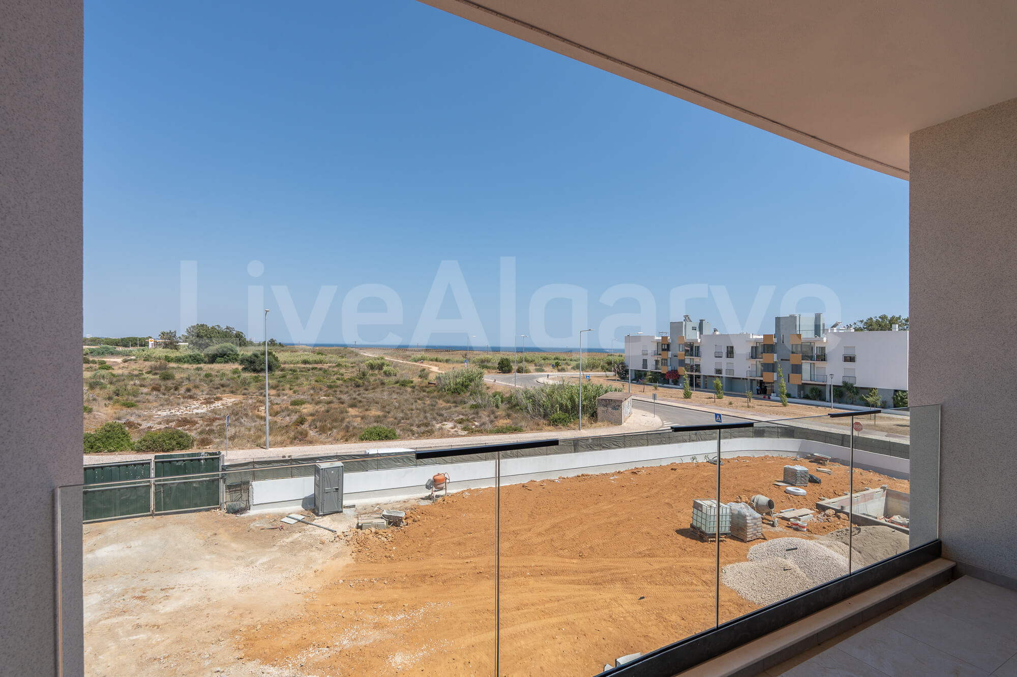 SLEEK MODERN T2+1 APARTMENTS AT MEIA PRAIA FOR SALE - LAGOS