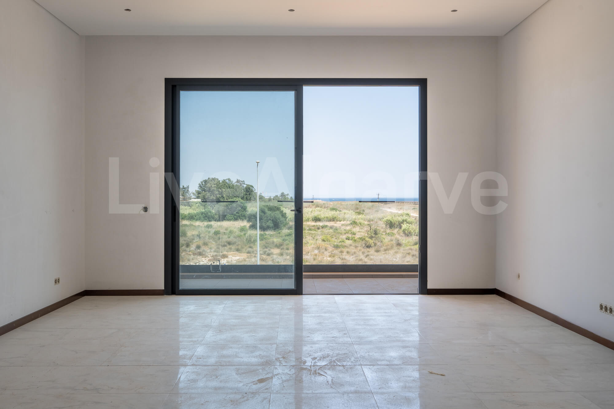 SLEEK MODERN T2+1 APARTMENTS AT MEIA PRAIA FOR SALE - LAGOS