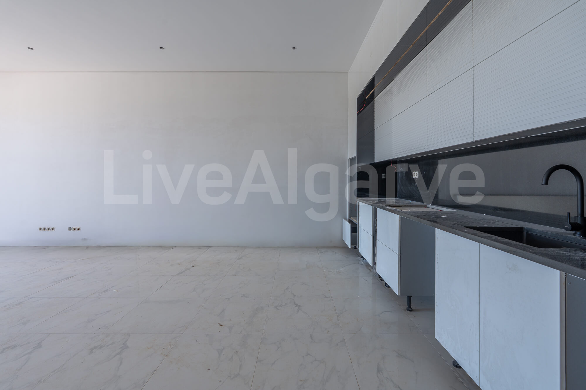 SLEEK MODERN T2+1 APARTMENTS AT MEIA PRAIA FOR SALE - LAGOS