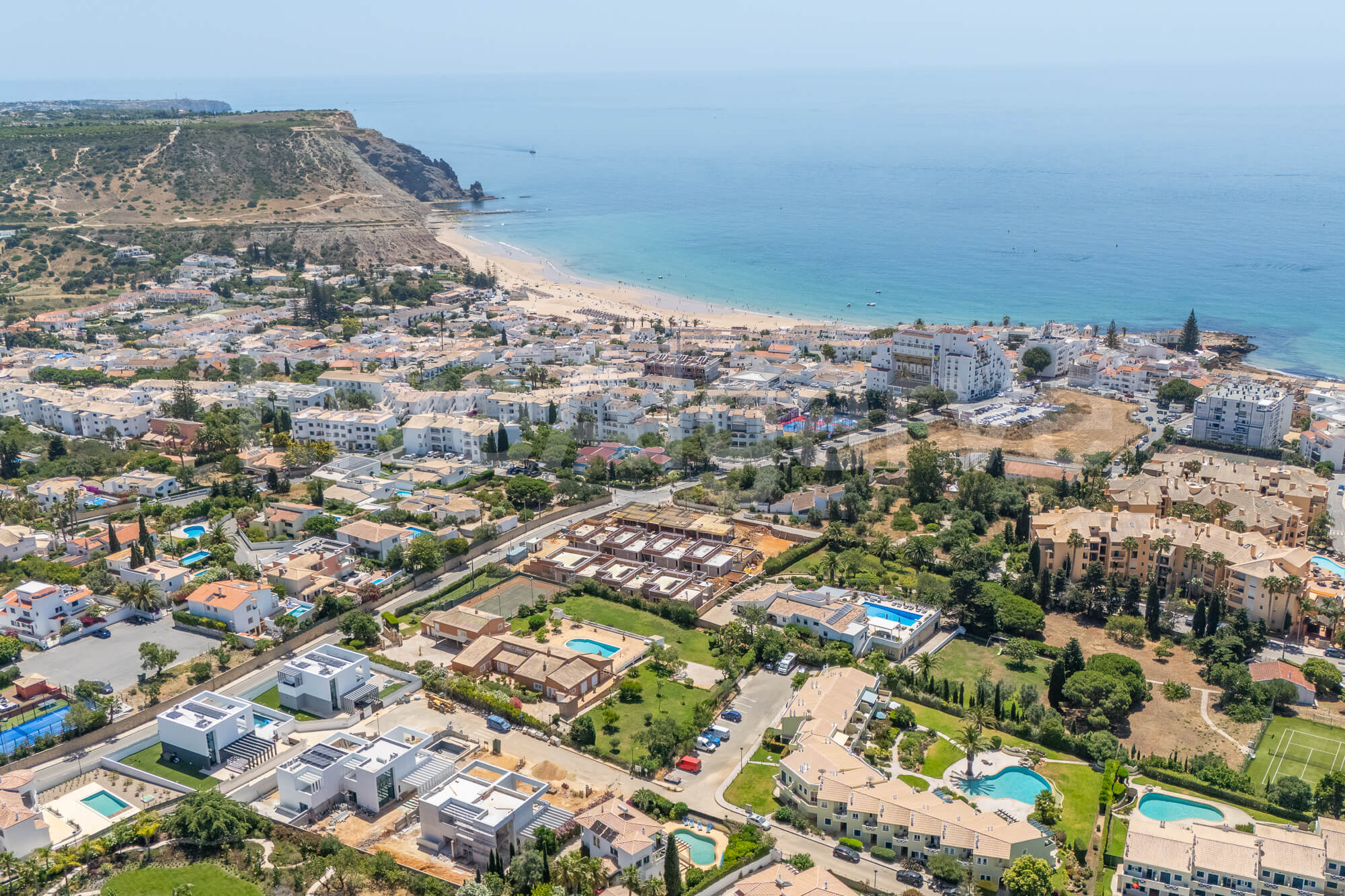 MODERN T2+1 TOWNHOUSES AT PRAIA DA LUZ FOR SALE - LAGOS