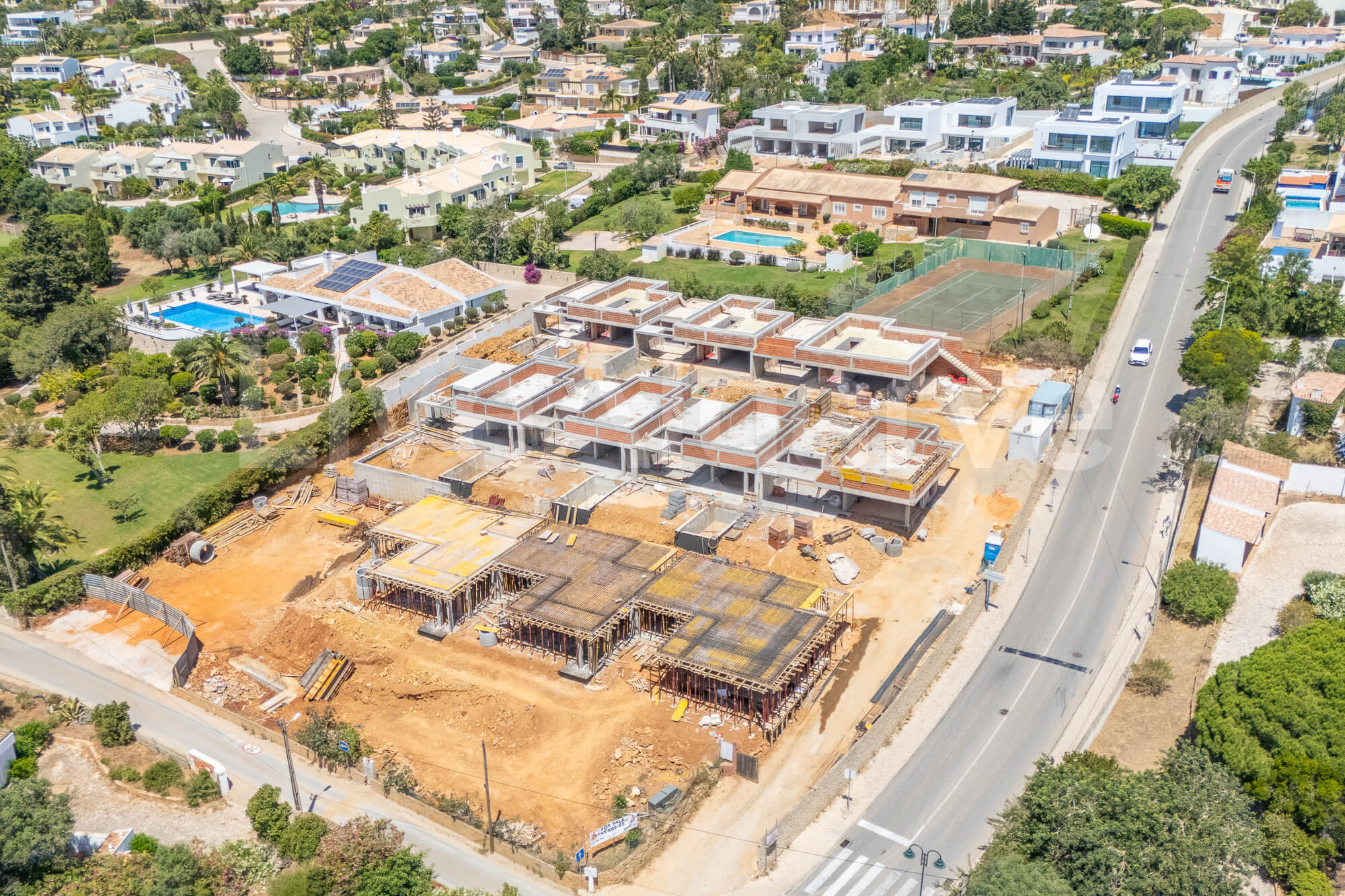 MODERN T2+1 TOWNHOUSES AT PRAIA DA LUZ FOR SALE - LAGOS