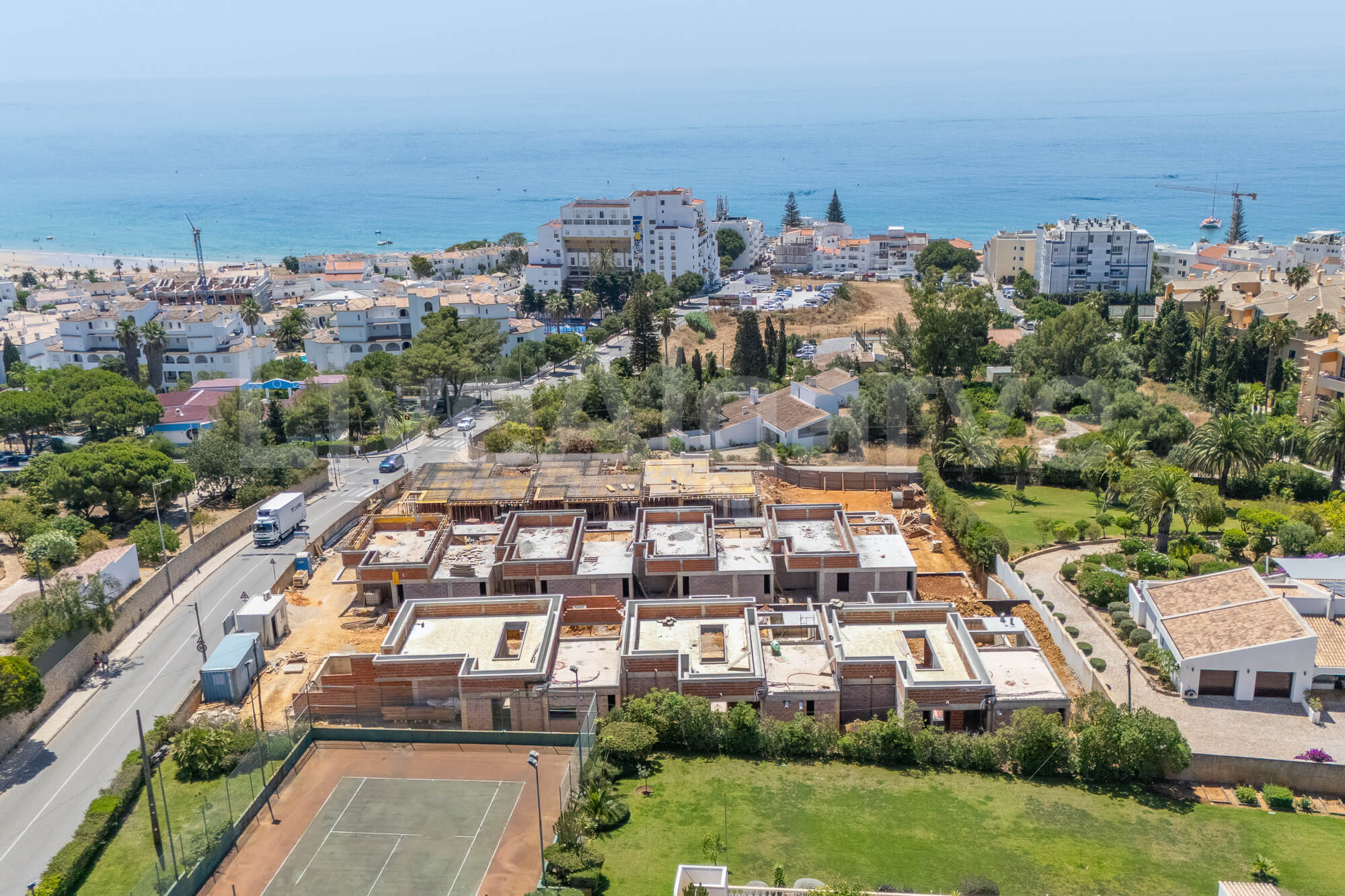 MODERN T2+1 TOWNHOUSES AT PRAIA DA LUZ FOR SALE - LAGOS