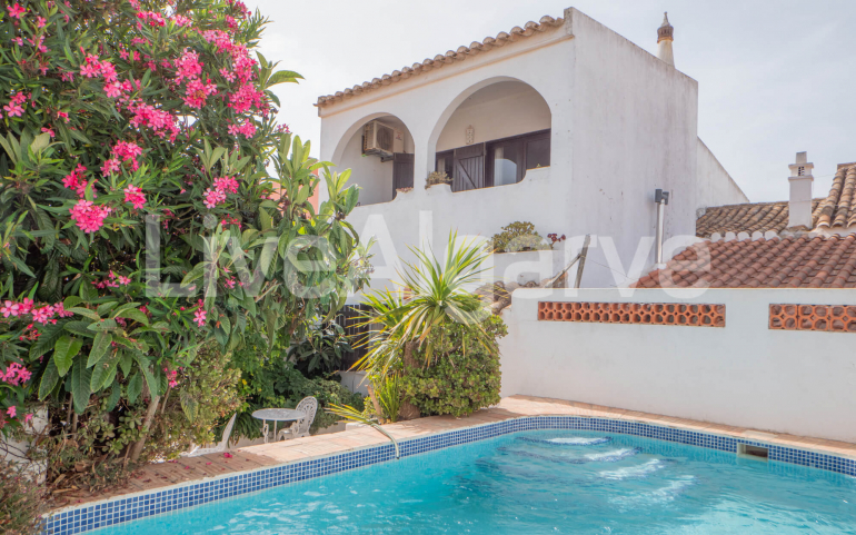 ALGARVE DE L'OUEST | Villa de 4 chambres à vendre à Figueira - Vila do Bispo