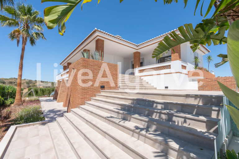 SEA VIEW |  Luxury T3+1 Mediterranean-Style Family House with Impeccable Design at Porto de Mós – Lagos