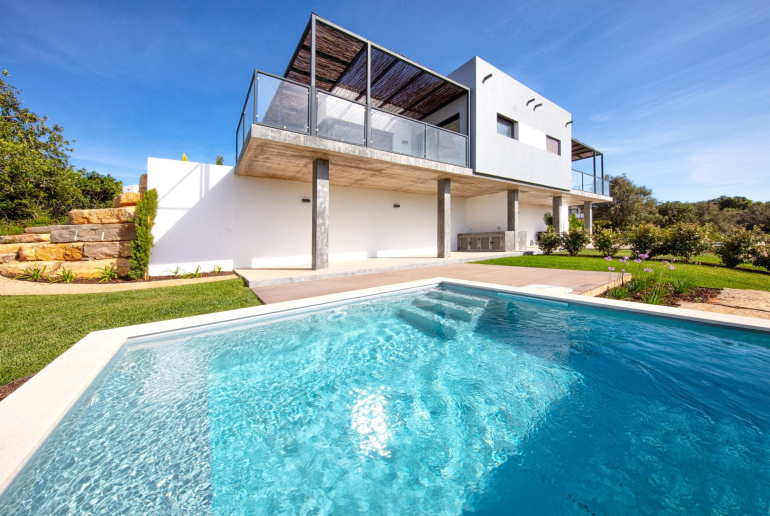 NEW | Elegant Semi-Detached T1+2 Villas for Sale at Carvoeiro Golf Resort – Lagoa