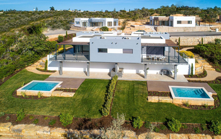 NEW | Elegant Semi-Detached T1+2 Villas for Sale at Carvoeiro Golf Resort – Lagoa
