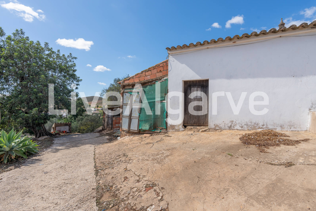 EXCLUSIVE | Big Plot and Ruins for Reconstruction for Sale at Arão – Portimão