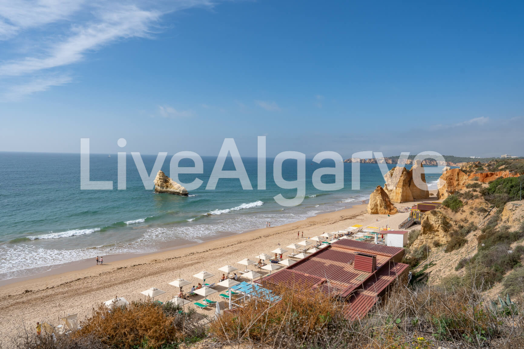 NEAR BEACH | Turnkey T1 Flat with AL-Renting License at Praia da Rocha for Sale - Portimão