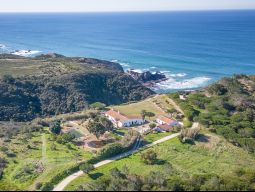 PRIMEIRA LINHA | Impressionante Propriedade de 27 ha com Vista Mar na Costa do Algarve em Odeceixe à Venda – Aljezur