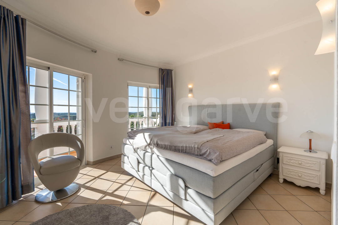 EXCLUSIF | Villa impeccable T6 avec Vue sur la Mer & le Golf à Vendre à Budens - Vila do Bispo