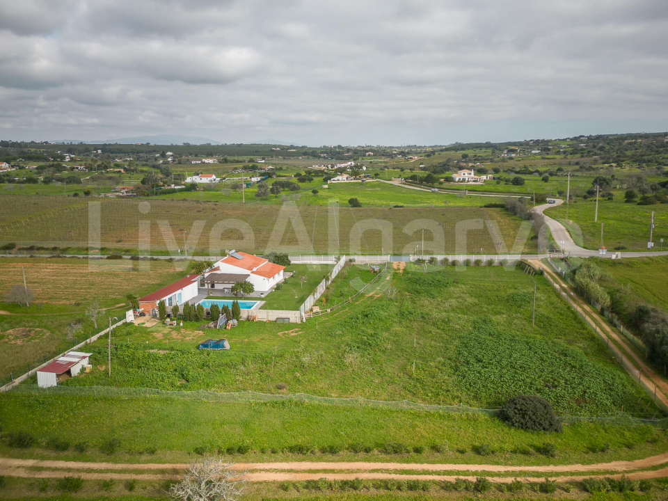 EXCLUSIVE | Refurbished T4 Countryside Villa on Big Plot in Espiche for Sale – Lagos