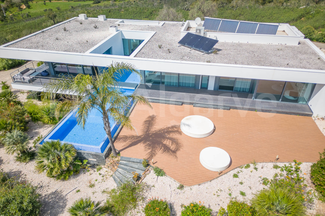 EINMALIGE LAGE | Ultra-Moderne 6 SZ Architekten Villa auf 26 ha Grundstück bei Bensafrim – Lagos