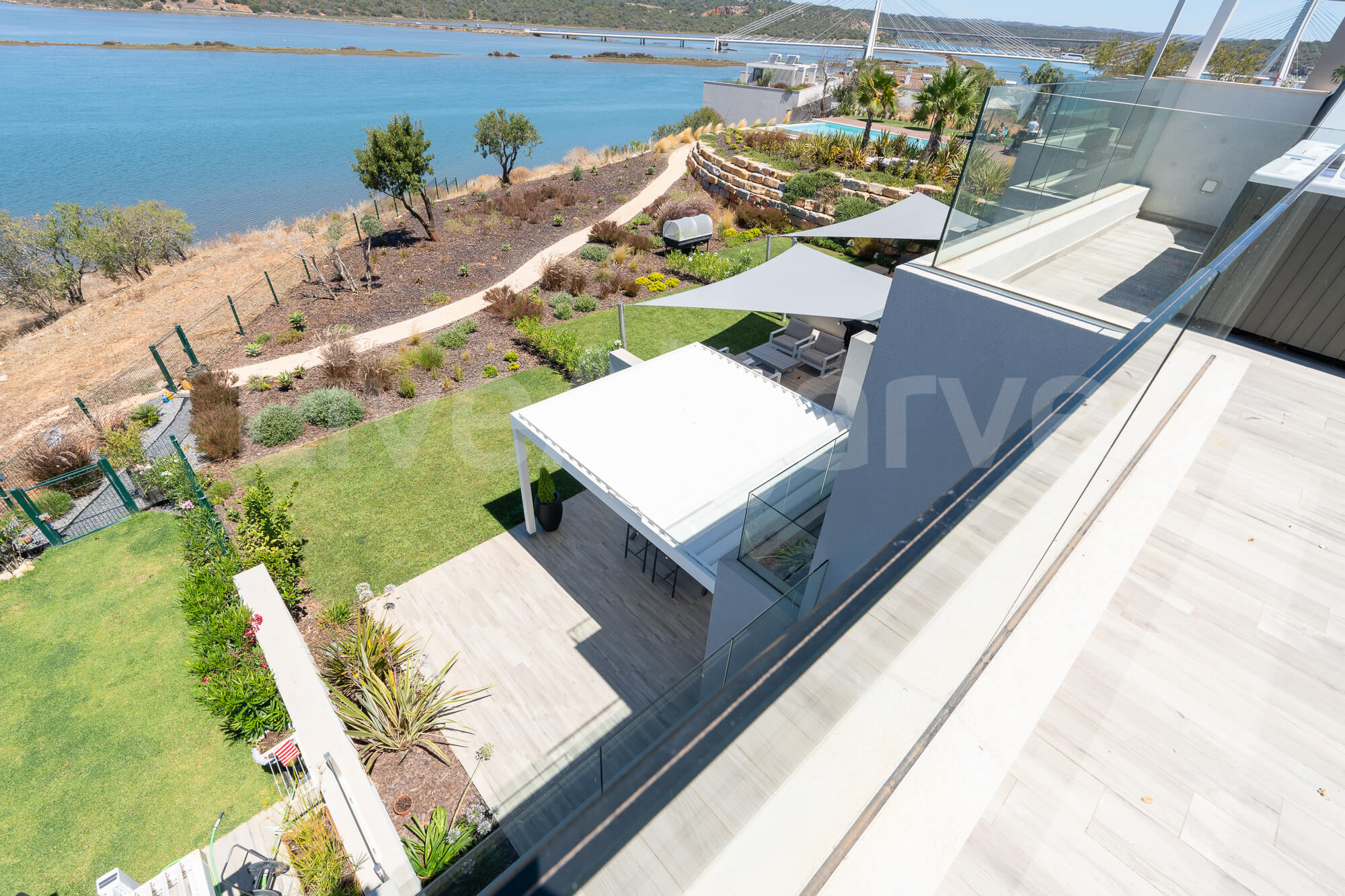 EXCLUSIVE | Ultra-Modern T3 Townhouse at Arade Riverside - Lagoa